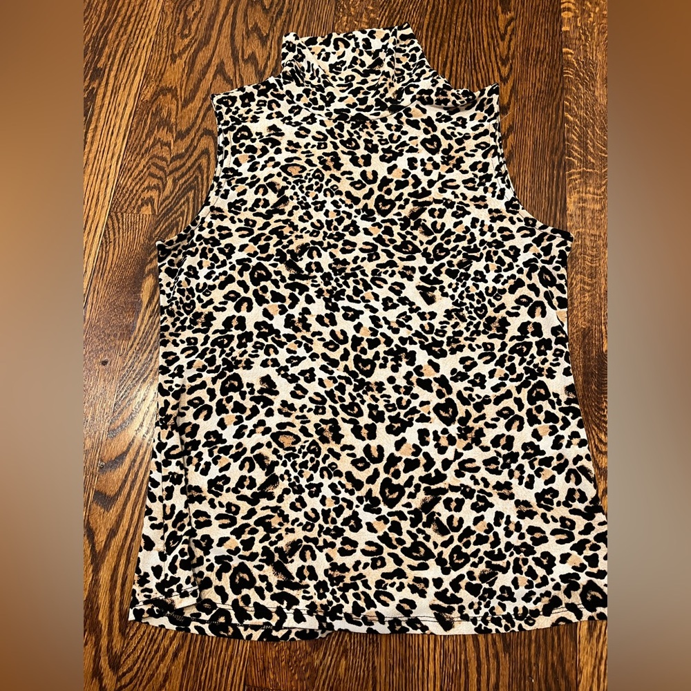 Leopard print sleeveless stretchy mock neck